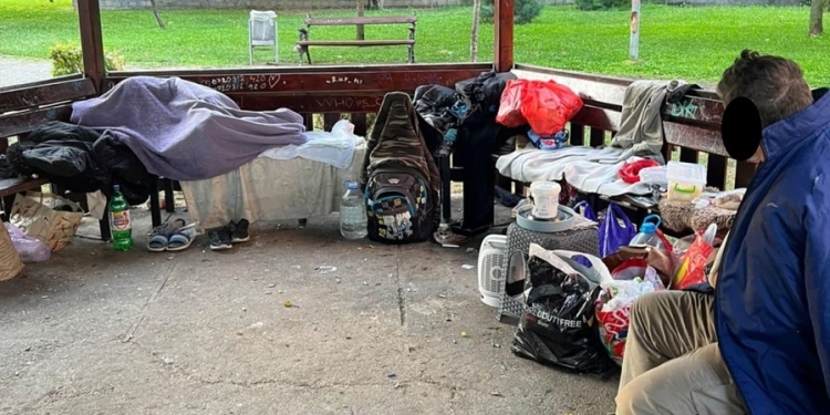 Un parc din Timișoara, „casă” pentru mai mulți oameni ai străzii