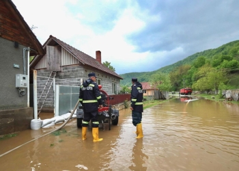 inundații_pompieri