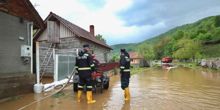 inundații_pompieri