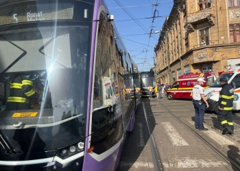 Trei călători răniți, două tramvaie s-au ciocnit în Piața Traian din Timișoara