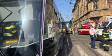 Trei călători răniți, două tramvaie s-au ciocnit în Piața Traian din Timișoara
