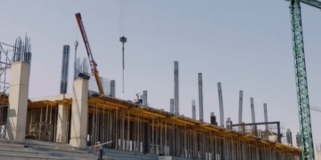 Se lucrează la acoperișul stadionului „Eroii Timișoarei”