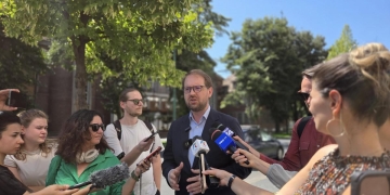 Dominic Fritz propune o nouă organigramă în Primăria Timișoara. Ar fi desființate 43 de posturi. Consilierii locali vor decide