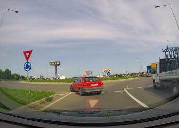 Șoferiță căutată de polițiști după ce a intrat invers într-un sens giratoriu din Timișoara