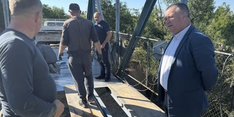 Primăria Sânmihaiu Român repară podul peste râul Bega din Utvin FOTO
