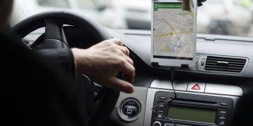 Accident provocat de un șofer Uber la Timișoara, în timp ce punea mâna pe piciorul clientei de 19 ani