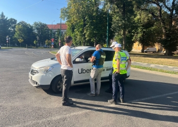 Polițiștii din Timișoara au controlat zeci de șoferi care fac transport alternativ