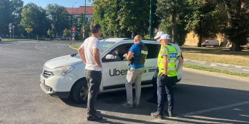 Polițiștii din Timișoara au controlat zeci de șoferi care fac transport alternativ