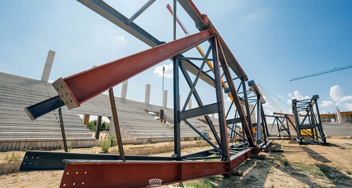 Începe montarea acoperișului noului stadion de pe Calea Buziașului FOTO