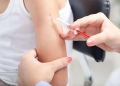 Spitalul CFR din Timișoara: Adolescenții și tinerii cu vârstele între 11 și 26 de ani beneficiază de vaccinare anti-HPV gratuită