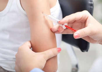 Spitalul CFR din Timișoara: Adolescenții și tinerii cu vârstele între 11 și 26 de ani beneficiază de vaccinare anti-HPV gratuită