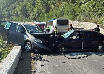 7 persoane rănite într-un accident rutier între Reșița și Timișoara