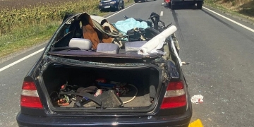 Două elicoptere SMURD intervin la un accident grav pe un drum din vestul țării! Un bărbat a murit FOTO