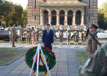 Nicușor Dan a început vizita la Timișoara cu un moment de reculegere la Monumentul Crucificării FOTO