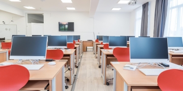 Zeci de mii de elevii din vestul țării au început școala în săli de clasă modernizate cu bani europeni FOTO