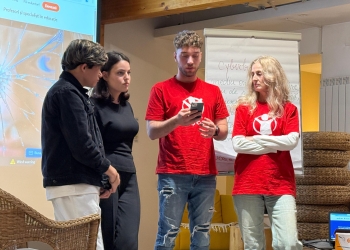 „Dacă locul ei nu e în ramă, nu trimite poza mai departe!” Campanie Salvați Copiii pentru conștientizarea riscurilor distribuirii conținutului explicit cu minori