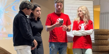 „Dacă locul ei nu e în ramă, nu trimite poza mai departe!” Campanie Salvați Copiii pentru conștientizarea riscurilor distribuirii conținutului explicit cu minori