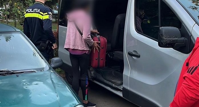 Copii de cinci ani, puși de mamă să cerșească, la Timișoara