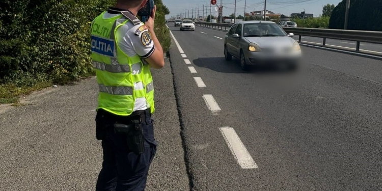 Peste 150 de șoferi, arși la buzunare de polițiștii din Timiș din cauza vitezei excesive