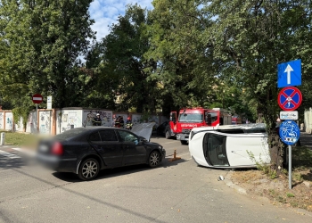 Doi adulți și o fetiță de doi ani, răniți în urma unui accident într-o intersecție din Timișoara