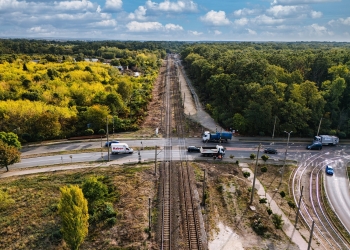 Timpi de așteptate de până la 30 de minute la trecerea peste calea ferată de la Pădurea Verde! Șoferii sunt revoltați