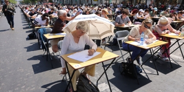 Scris de mână, pe foaie, fără autocorect! Timișoara lansează „Marea Dictare”