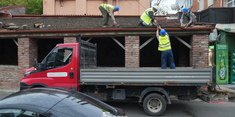 Două construcții ilegale din Complexul Studențesc, desființate de Primăria Timișoara FOTO