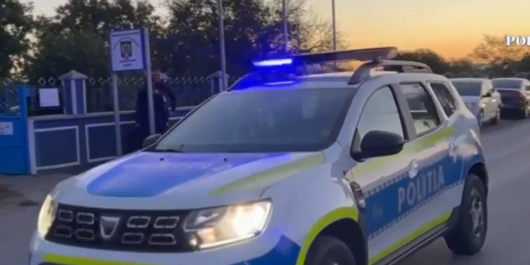 Zeci de traficanți de droguri din vestul țării, săltați de mascați