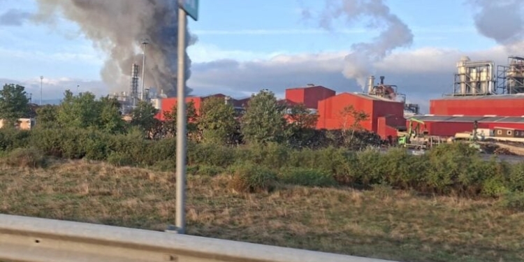 Incendiu și explozie la o fabrică din județul Alba! Unul dintre răniți, transportat cu elicopterul SMURD la Timișoara