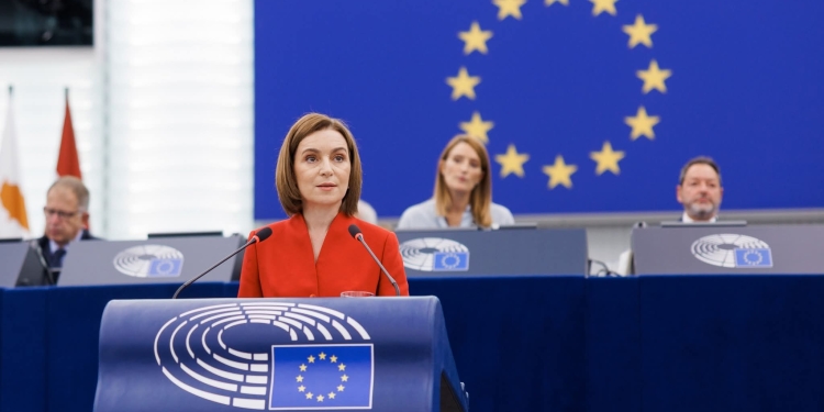 Dominic Fritz: „Victoria categorică a partidului proeuropean în Moldova este o palmă răsunătoare pentru Putin și prietenii lui de pe meleagurile noastre”