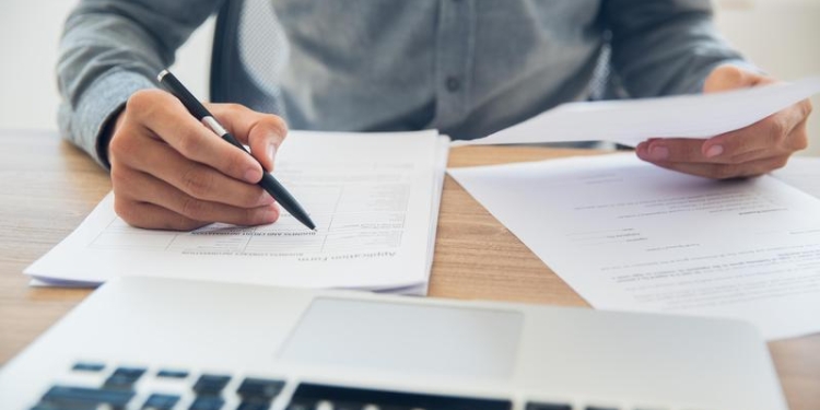 Terenuri publice, folosite gratuit ani la rând: Primăria Timișoara cere plata și notifică proprietarii de clădiri industriale