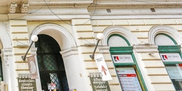 Actriță de la Teatrul Maghiar din Timișoara, lovită de un element de decor în timpul unei repetiții