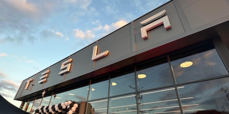 Gigantul Tesla a deschis încă o reprezentanță în România. La Ghiroda