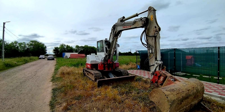 Rețeaua de canalizare, extinsă în satele Sânmihaiu Român și Utvin FOTO