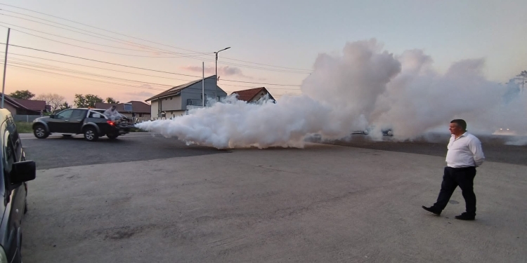 S-a dat startul stropilor împotriva țânțarilor și căpușelor în comuna Sânmihaiu Român FOTO
