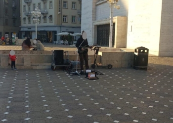 Muzică prea tare în centrul Timișoarei! Un artist stradal a fost amendat