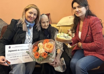 O viață cât un secol! O femeie din Timișoara, sărbătorită la împlinirea vârstei de 100 ani FOTO