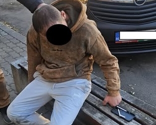Tânăr drogat pe o stradă din Timișoara! A avut nevoie de îngrijiri medicale