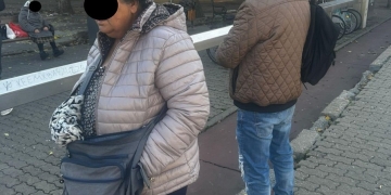 Hoți din buzunare, prinși de polițiștii locali din Timișoara într-un tramvai! Unul avea un briceag asupra sa FOTO