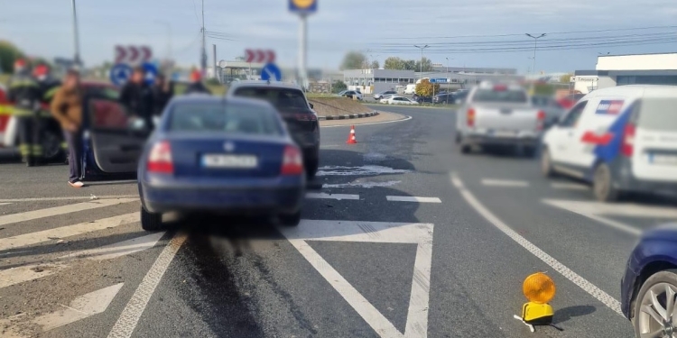 Șofer de 71 ani, rănit în urma unui accident pe care l-a provocat la intrare în Timișoara