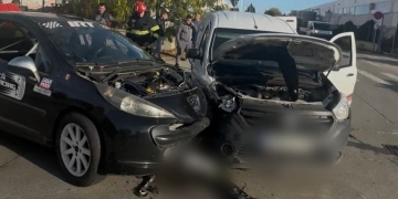 Tânăr cu permisul suspendat, arestat după ce a provocat un accident pe Calea Șagului