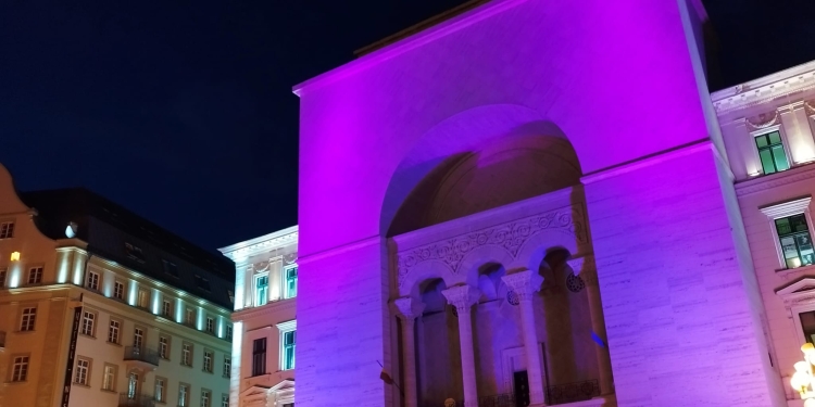 Ziua Părinților de Îngeri, marcată la Timișoara! Clădirea Operei va fi iluminată în roz și albastru