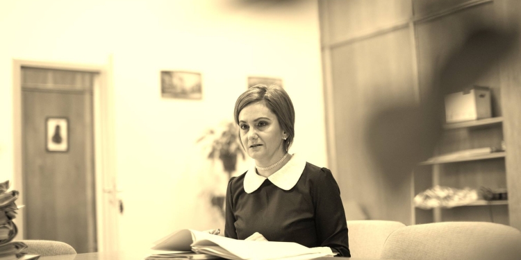 Judecătoarea Adriana Stoicescu: Viețuim într-un teritoriu în care explodează blocuri fără ca nimeni să fie vinovat