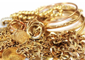 Angajata unei case de amanet din Timișoara a furat un kilogram de bijuterii din aur