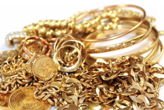 Angajata unei case de amanet din Timișoara a furat un kilogram de bijuterii din aur