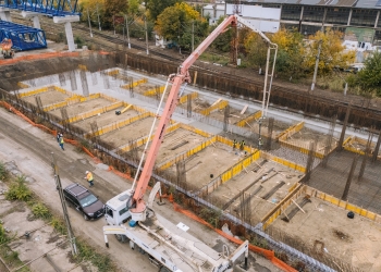 Se finalizează fundația de la parcarea supraterană de lângă Gara de Nord din Timișoara FOTO