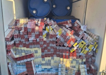 Mii de pachete de țigări contrafăcute, găsite la granița de vest a țării