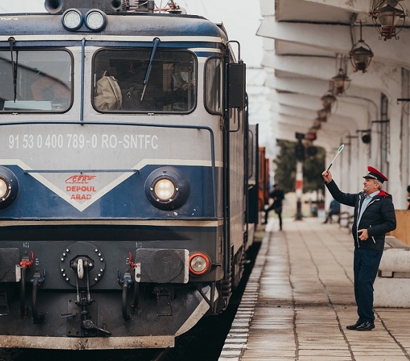 Trecem la ora de iarnă, în weekend! Mersul trenurilor din vestul țării, afectat