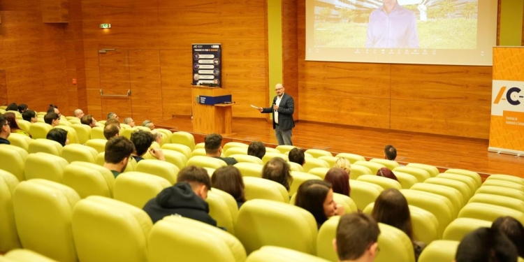 Concurență de 4 pe un loc pentru specializarea în securitate cibernetică la UPT