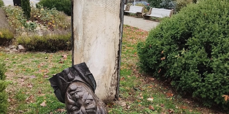 Mai multe statui din Parcul Central din Timișoara, vandalizate FOTO